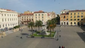 Sassari, Piazza http://www.marcellomadau.it/wordpress/wp-login.php?action=logout&_wpnonce=083aa95848d'Italia e statua di Vittorio Emanuele II di Savoia (G. Sartorio, 1899).